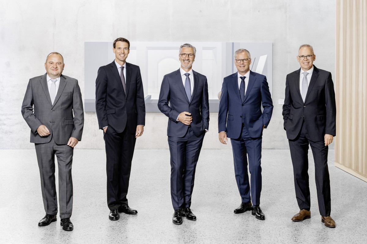 da sinstra: Rainer Bürkert, Dr. Jan Allmann, Robert Friedmann, Bernd Herrmann e Joachim Kaltmaier Direzione generale del Gruppo Würth