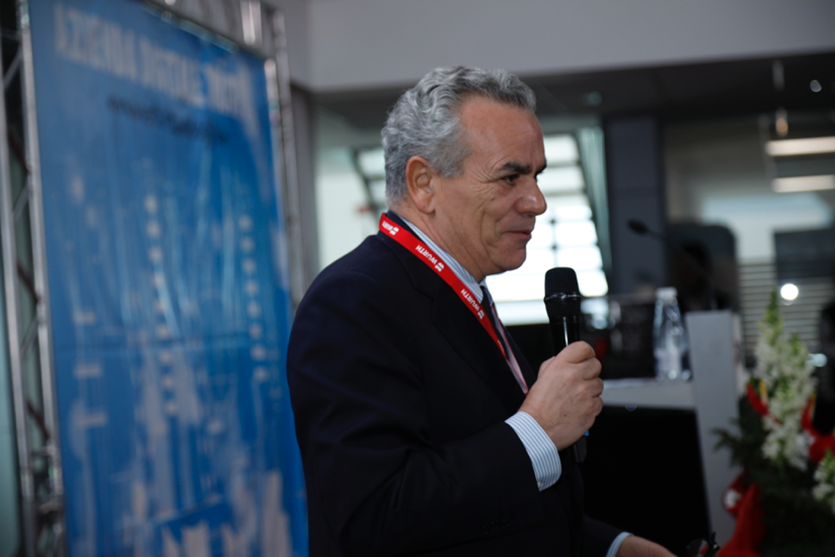 Antonio Romano – architetto, designer e fondatore di Inarea, società specializzata in corporate branding Antonio Romano – architetto, designer e fondatore di Inarea, società specializzata in corporate branding