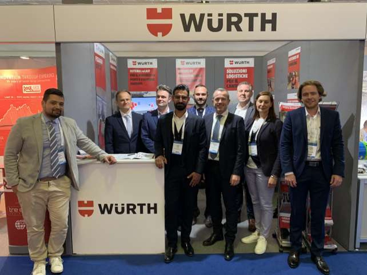 Da sinistra: Carlo Iervolino - Würth Srl / Ingegnere Gerhard Decker - HSR GmbH / Area Manager Davide Porta - Würth Srl / Ingegnere Ufficio Tecnico Sergio Zompì - Würth Srl / Ingegnere Specialista Fissaggio Diretto Stefano Latina - HSR Srl / Amministratore Delegato Giovanni Brentari - Würth Srl / Ingegnere Responsabile Divisione Grandi Cantieri Jürgen Mohr - Adolf Würth GmbH & Co. KG / Key Account Manager Internazionale Vesna Unruh - Adolf Würth GmbH & Co. KG / Key Account Manager Internazionale Vinzenz Kilvinger - Adolf Würth GmbH & Co. KG / Product Promoter Anchor Systems Internazionale Da sinistra: Carlo Iervolino - Würth Srl / Ingegnere Gerhard Decker - HSR GmbH / Area Manager Davide Porta - Würth Srl / Ingegnere Ufficio Tecnico Sergio Zompì - Würth Srl / Ingegnere Specialista Fissaggio Diretto Stefano Latina - HSR Srl / Amministratore Delegato Giovanni Brentari - Würth Srl / Ingegnere Responsabile Divisione Grandi Cantieri Jürgen Mohr - Adolf Würth GmbH & Co. KG / Key Account Manager Internazionale Vesna Unruh - Adolf Würth GmbH & Co. KG / Key Account Manager Internazionale Vinzenz Kilvinger - Adolf Würth GmbH & Co. KG / Product Promoter Anchor Systems Internazionale