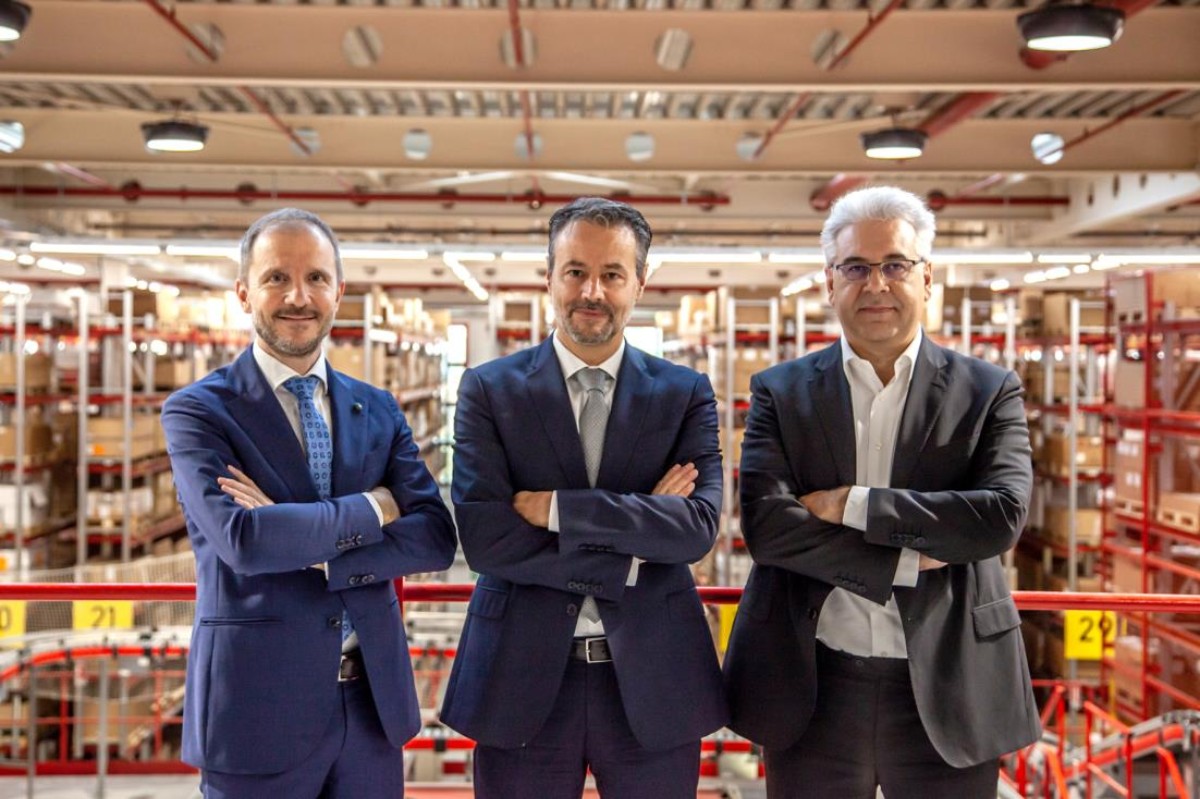 Direzione Generale di Würth Italia S.R.L. Da sinistra: Harald Santer – Responsabile Commerciale Nicola Piazza – Amministratore Delegato Roberto Dalsasso – Responsabile Processi e Supporto Direzione Generale di Würth Italia S.R.L. Da sinistra: Harald Santer – Responsabile Commerciale Nicola Piazza – Amministratore Delegato Roberto Dalsasso – Responsabile Processi e Supporto